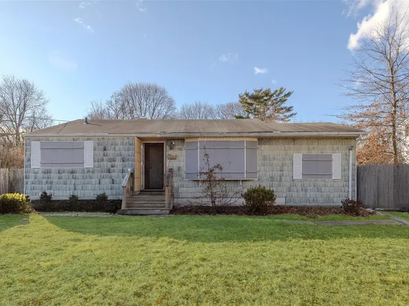1522 N Gardiner Drive, Bay Shore, NY 11706