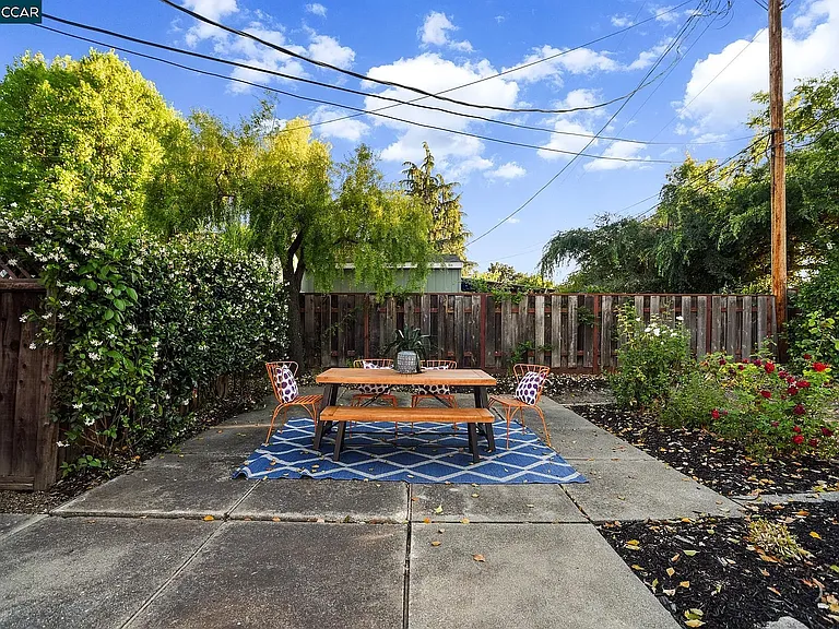 1842 Woodsdale Ct — Photo 10