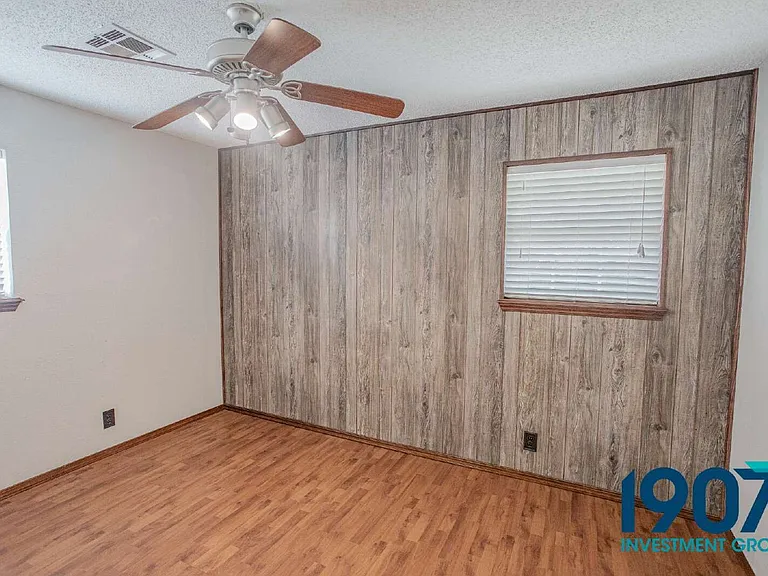 1618 Village Dr — Photo 20