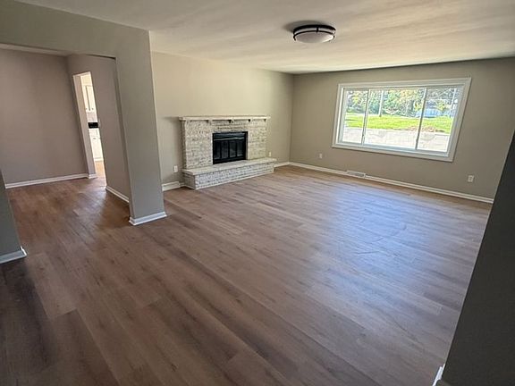 4th image of 1443 Canton Rd