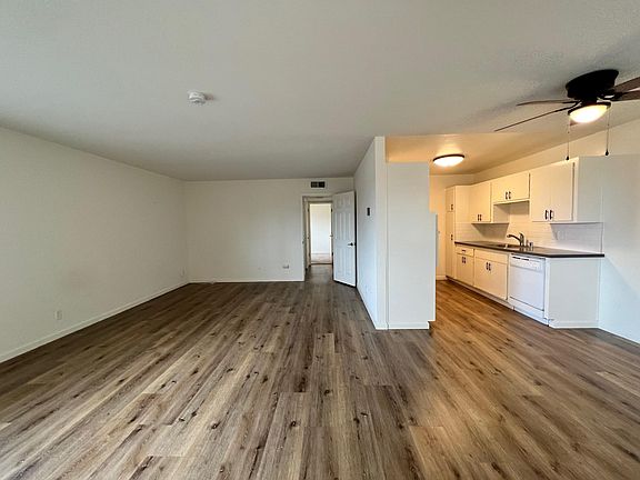 3rd image of 1984 Latham St #32