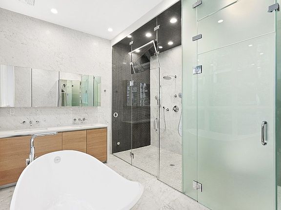 4th image of 360 E 69th St #1
