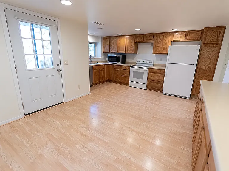 328 W Main St #B — Photo 15
