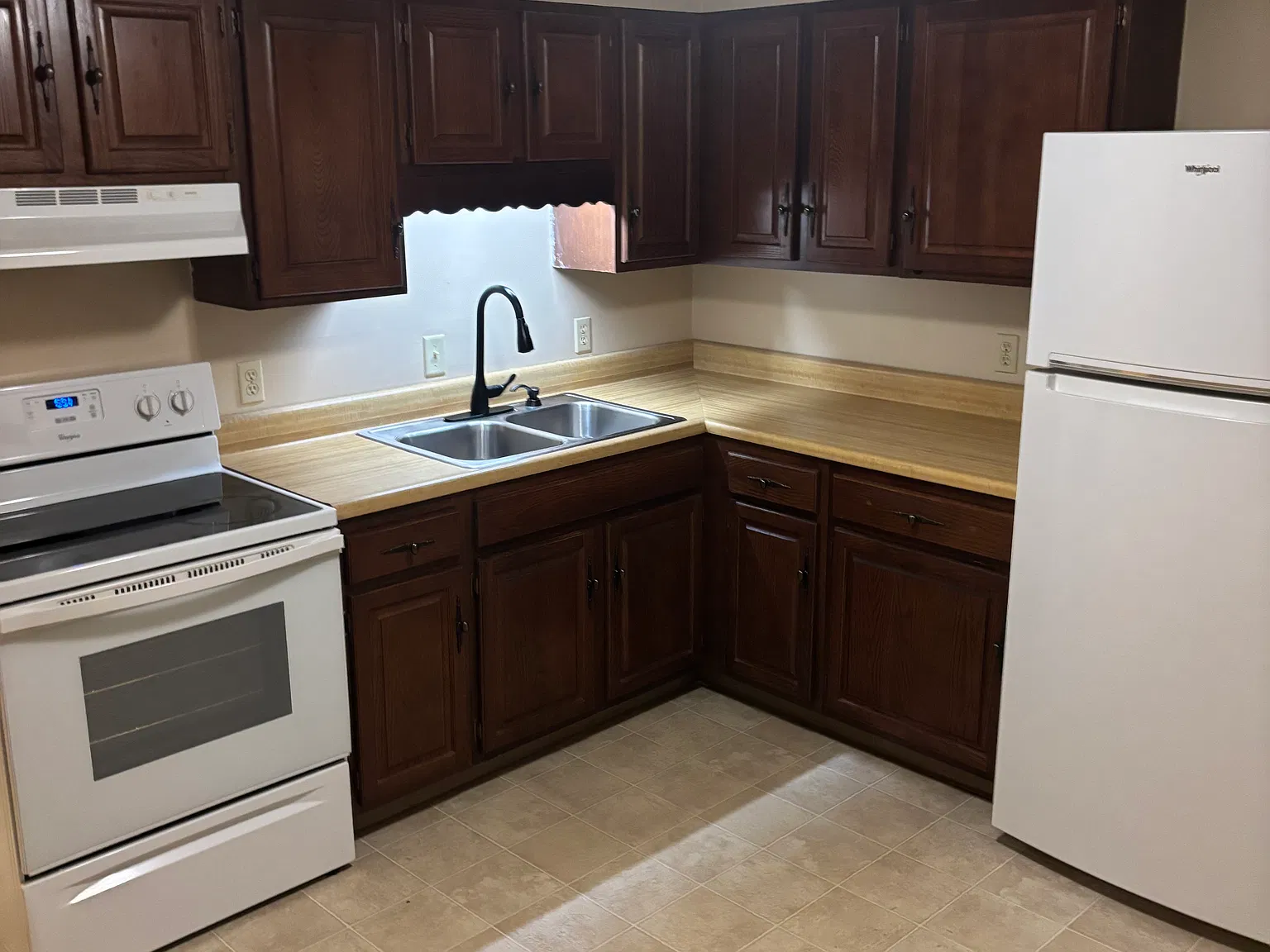 2 bed, 800 sqft, $1,050 — Photo 1
