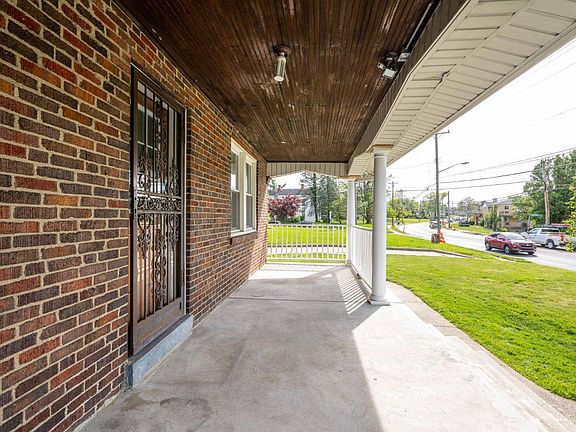 5th image of 2693 Montana Ave