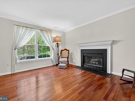 5th image of 111 Janwall St