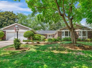 270 Fox Hunt Trl, Barrington, IL 60010