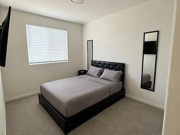 3rd image of 805 Mora Cir