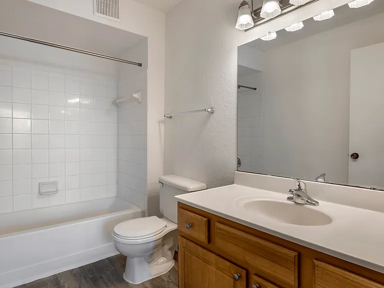 Falcon Trace Apartment Homes — Photo 18
