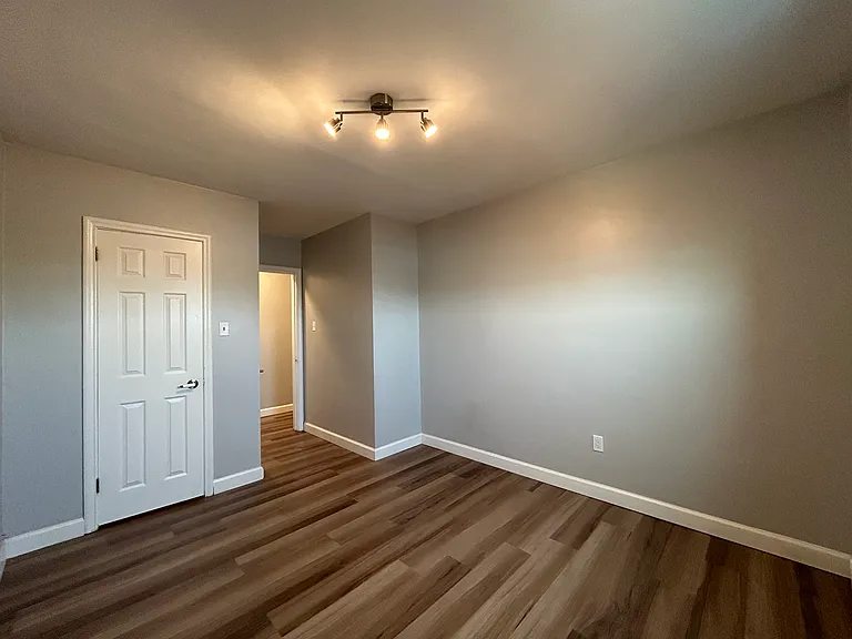 Royal Gardens Apartments — Photo 34