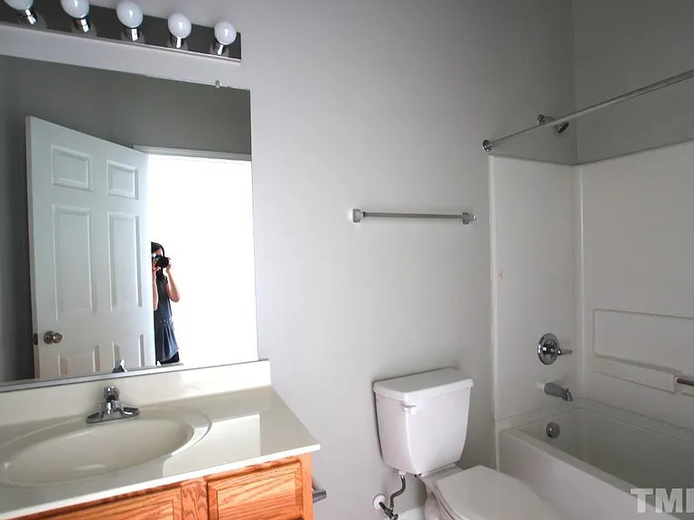 2840 Barrymore St #103 — Photo 12