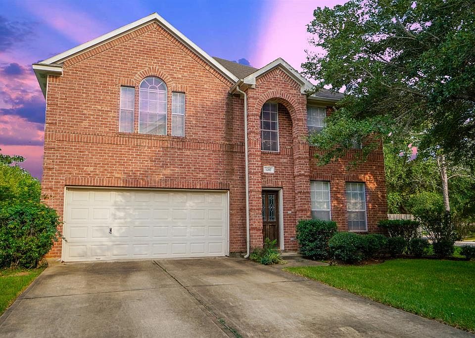 1st image of 1202 Satillo Ln