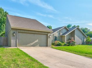 6348 Hyde Park Dr, Oklahoma City, OK 73162