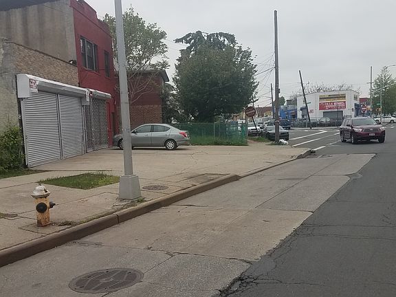 4th image of 21714 Hempstead Ave