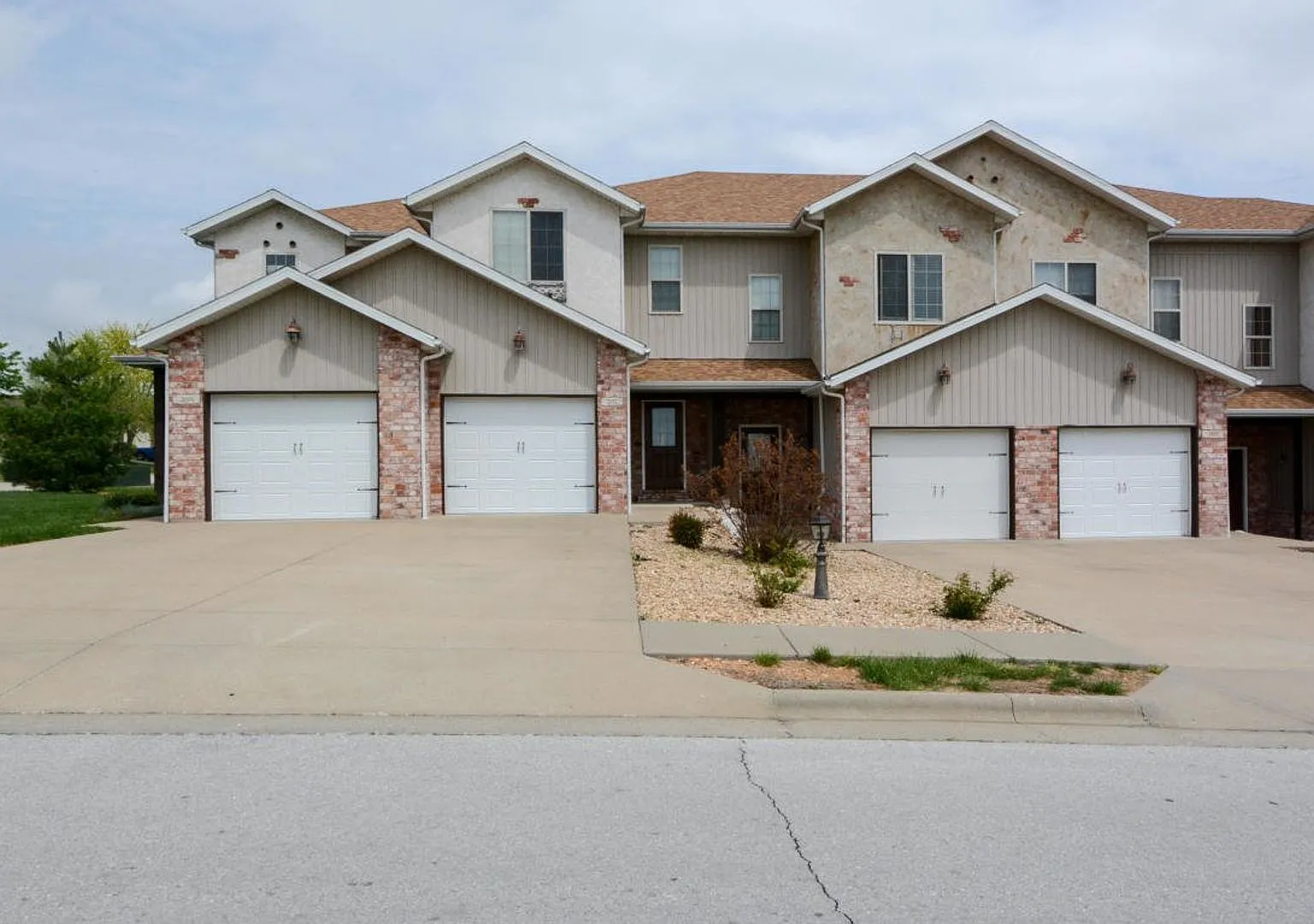 Leasing — Photo 1