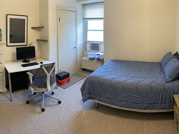 4th image of 301 S 40th St