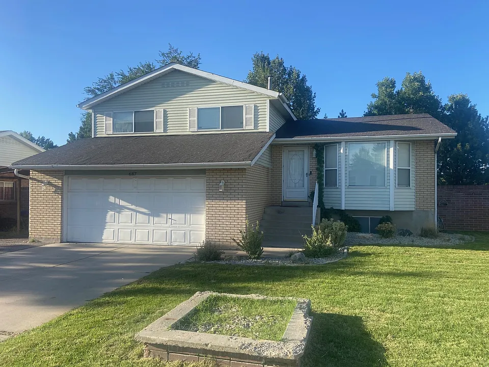 687 E Calnette Dr