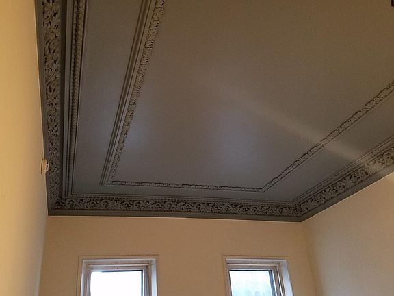 Ceiling w/Original Moldings