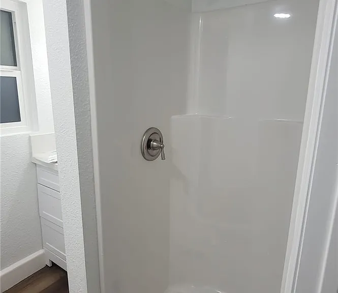 324 E Walnut St — Photo 2
