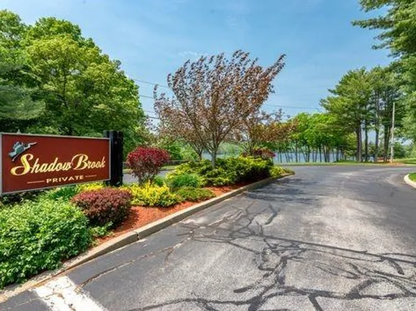 8 Shadowbrook Ln APT E, Smithfield, RI 02917