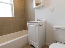 1860 S Komensky Ave Chicago, IL 60623