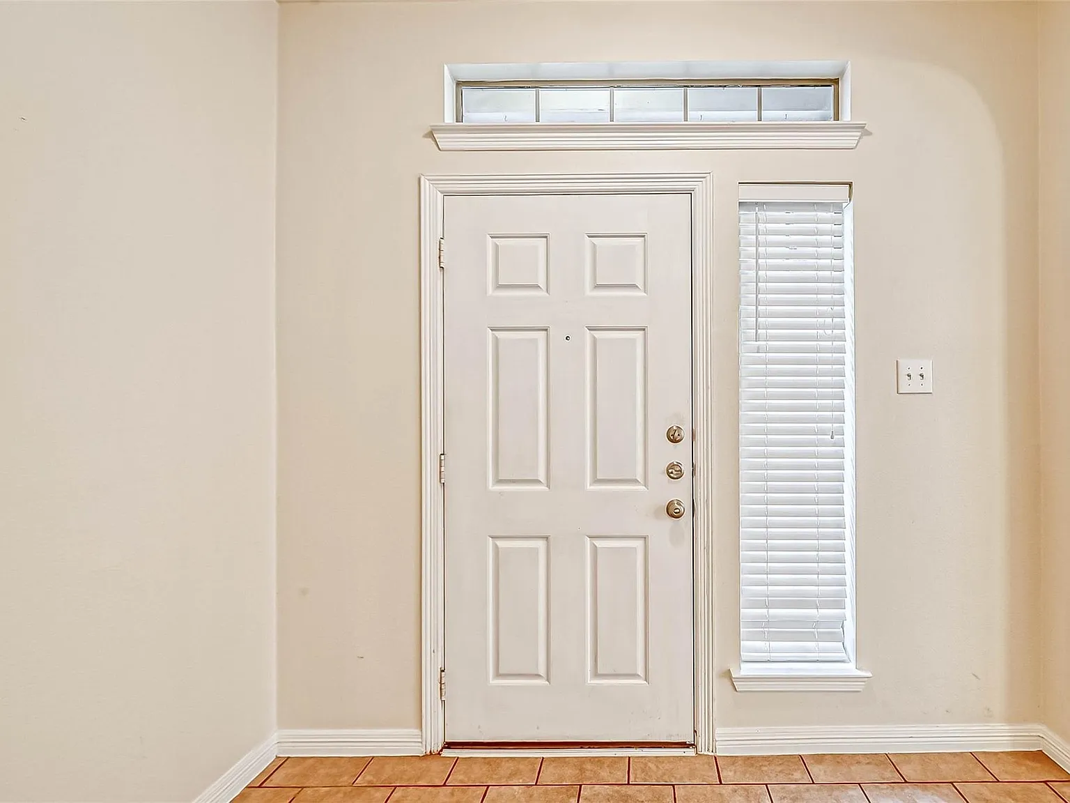 3 bed, 2.0 bath, 2748 sqft, $2,400 — Photo 4