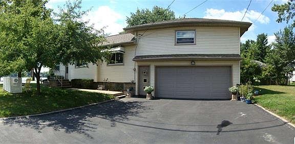 2nd image of 102 W Grove Ave