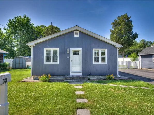 33 Spruce Ln, Bristol, RI 02809