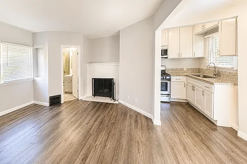 1813 W Victory Blvd Photo 1