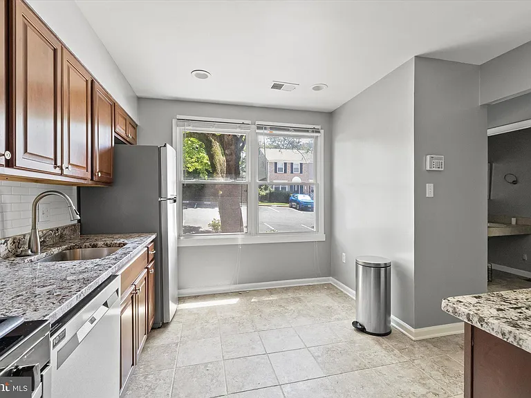 2022 Mayflower Dr — Photo 4