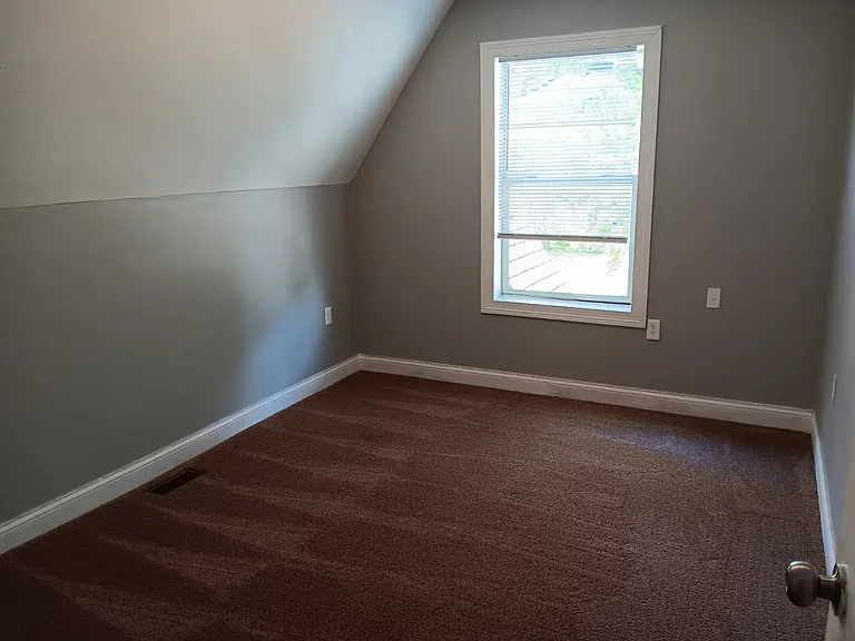 1306 S Limestone St — Photo 5