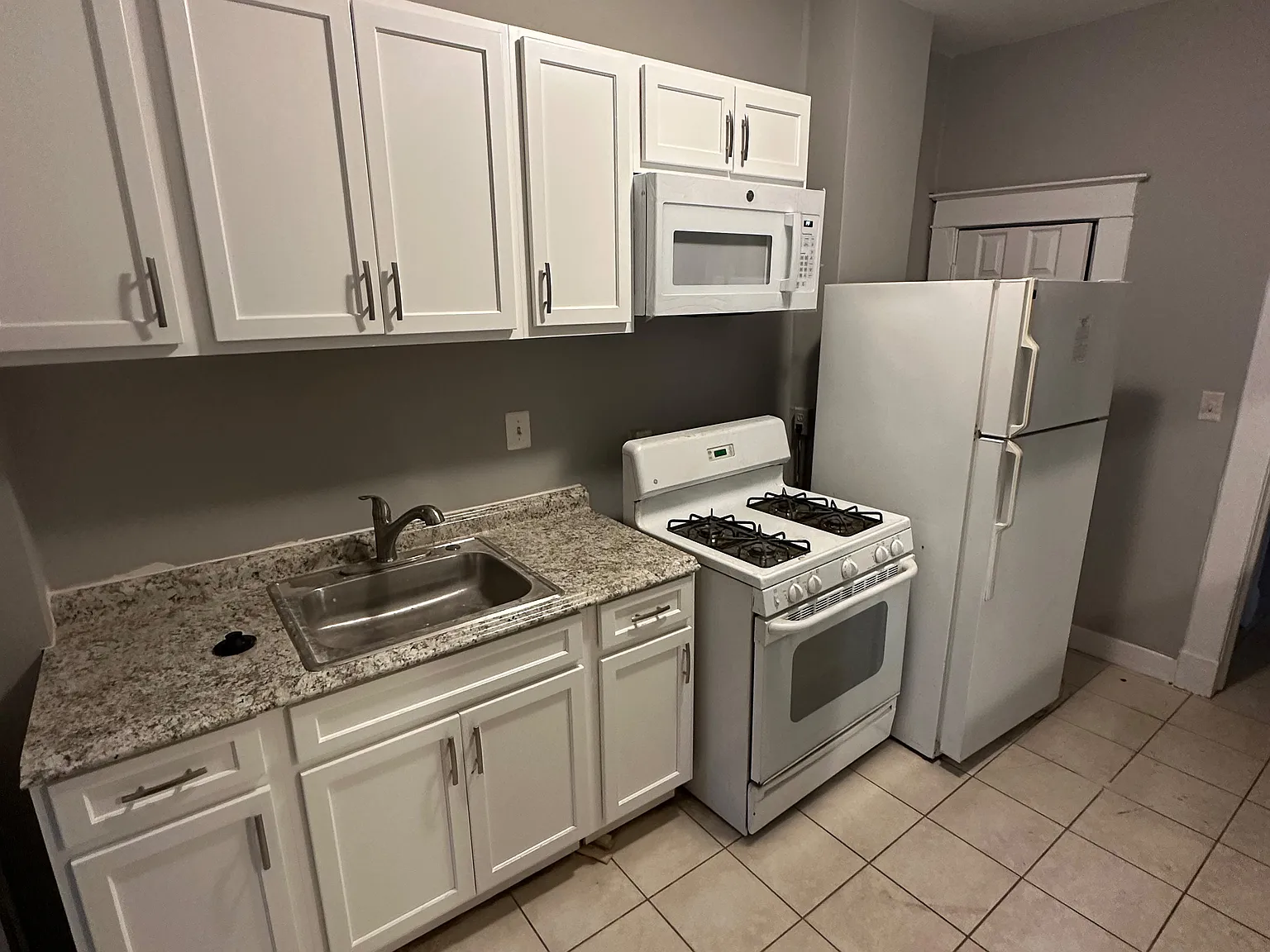 3 bed, 1.0 bath, $1,800 — Photo 4