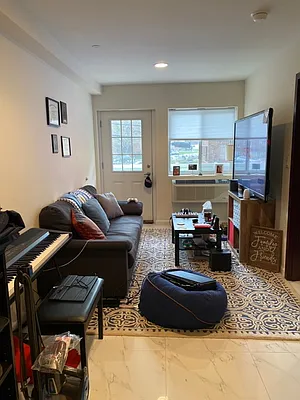 Rented by 18 REALTY | media 27