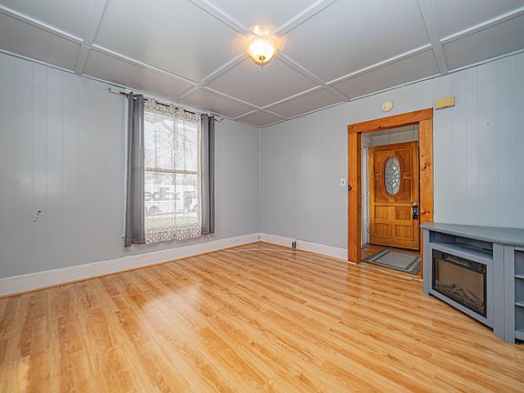 4th image of 606 Promenade St