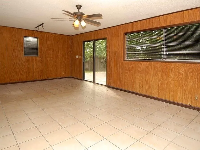 971 SW 83rd Ave — Photo 7