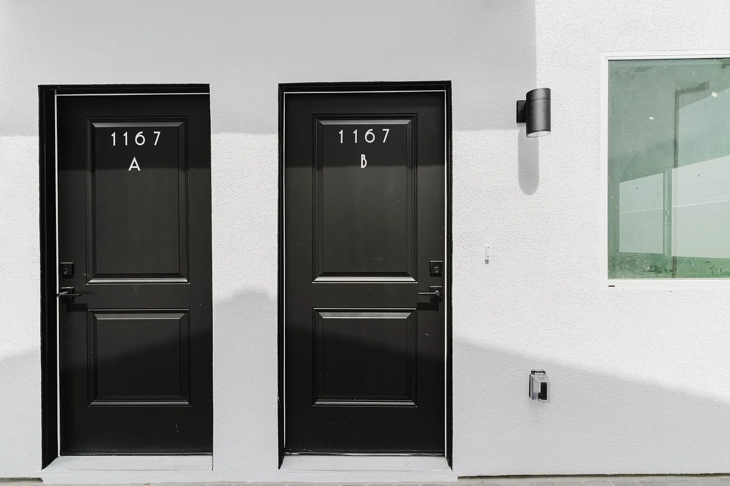 2 bed, 900 sqft, $2,700 — Photo 1