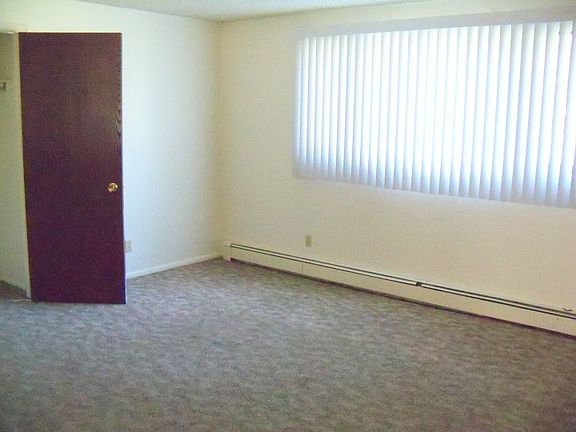 5th image of 1028 Howard Ave APT 4