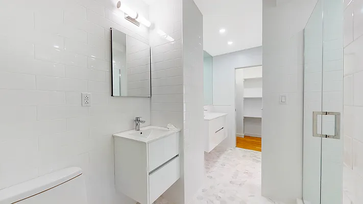 Rented by R New York | media 8