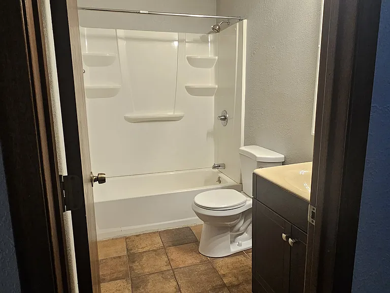 542 Breezy Point Dr — Photo 10