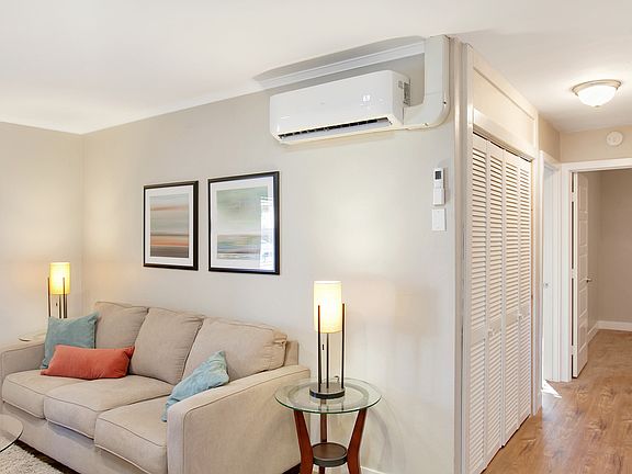 5th image of 4405 Menlo Ave #5