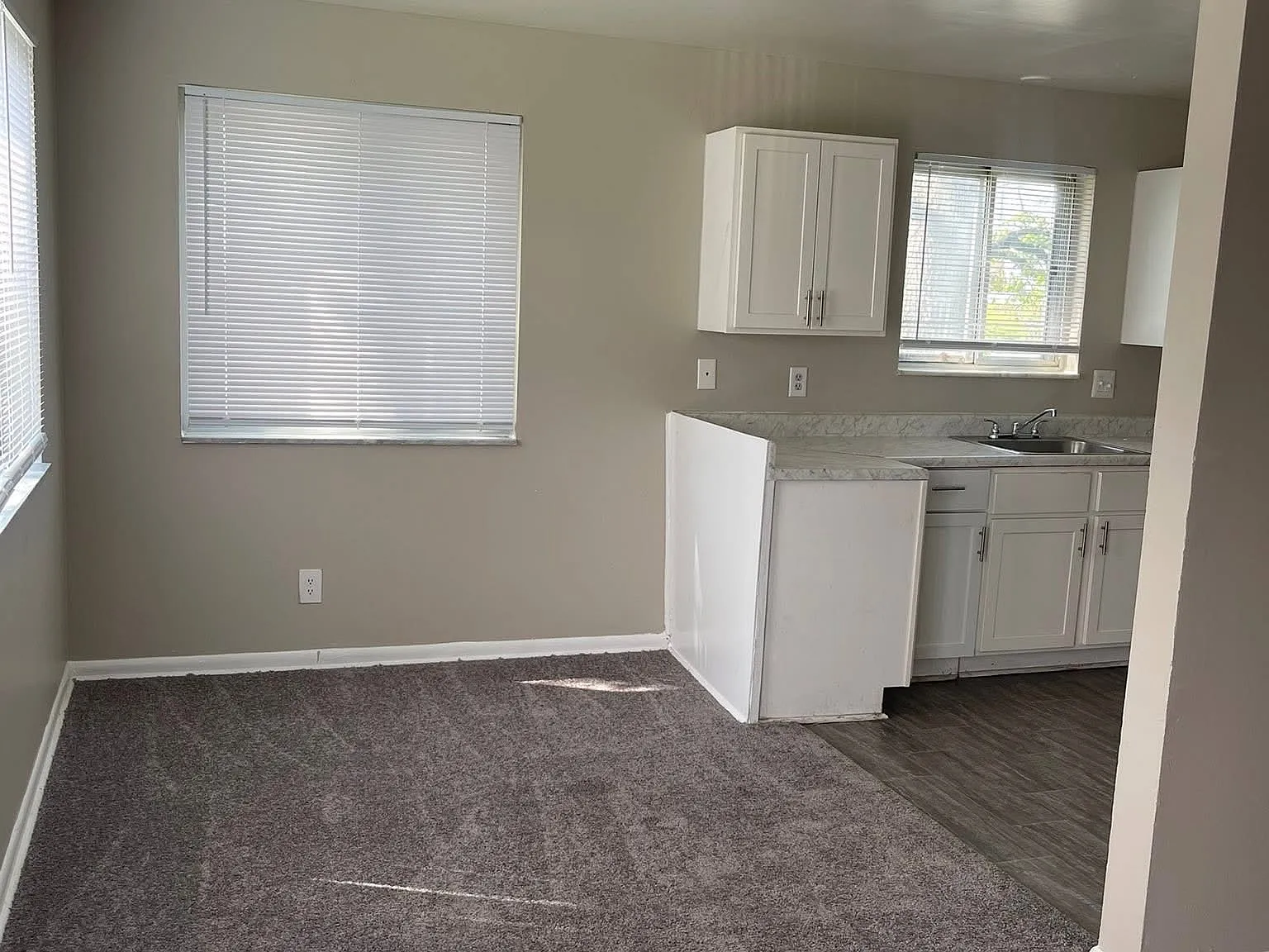 2 bed, 1.0 bath, 800 sqft, $1,100 — Photo 2