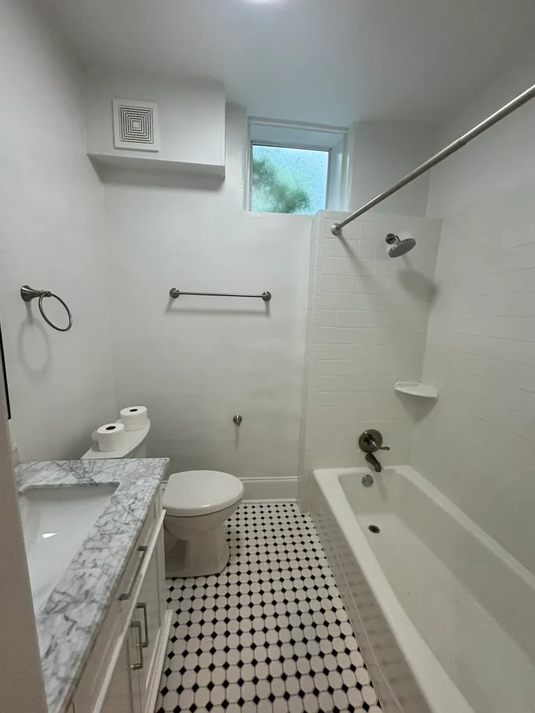2 bed, 896 sqft, $1,995 — Photo 4