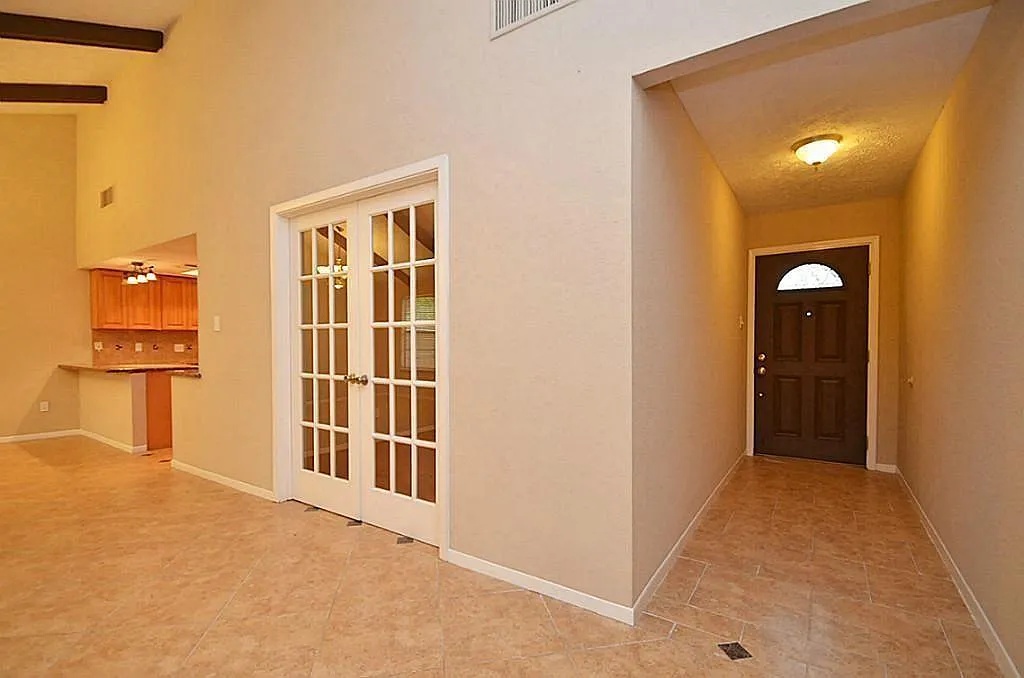 3 bed, 2.0 bath, 1792 sqft, $2,000 — Photo 3