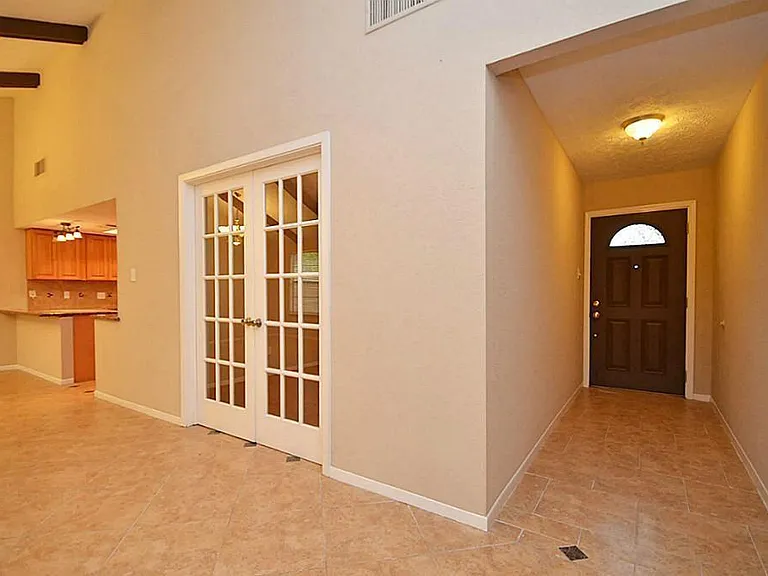 3130 Frontier Dr — Photo 3