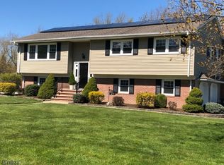 17 Leamoor Dr, Whippany, NJ 07981