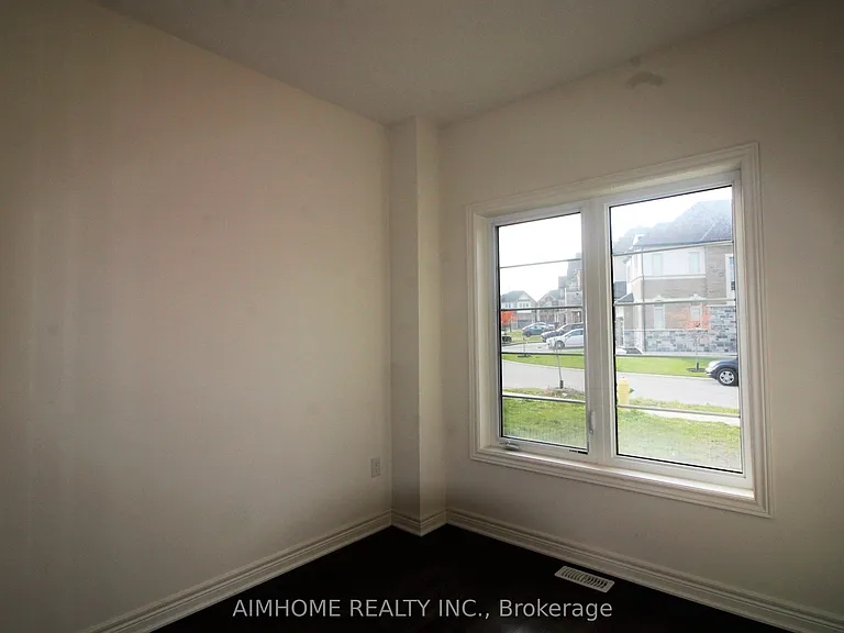 38 Foxberry Rd — Photo 6