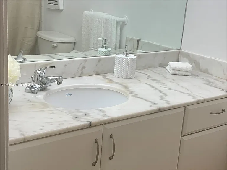 1200 Brickell Bay Dr #19 — Photo 16