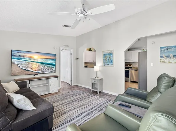 10390 Wales LOOP, BONITA SPRINGS, FL 34135