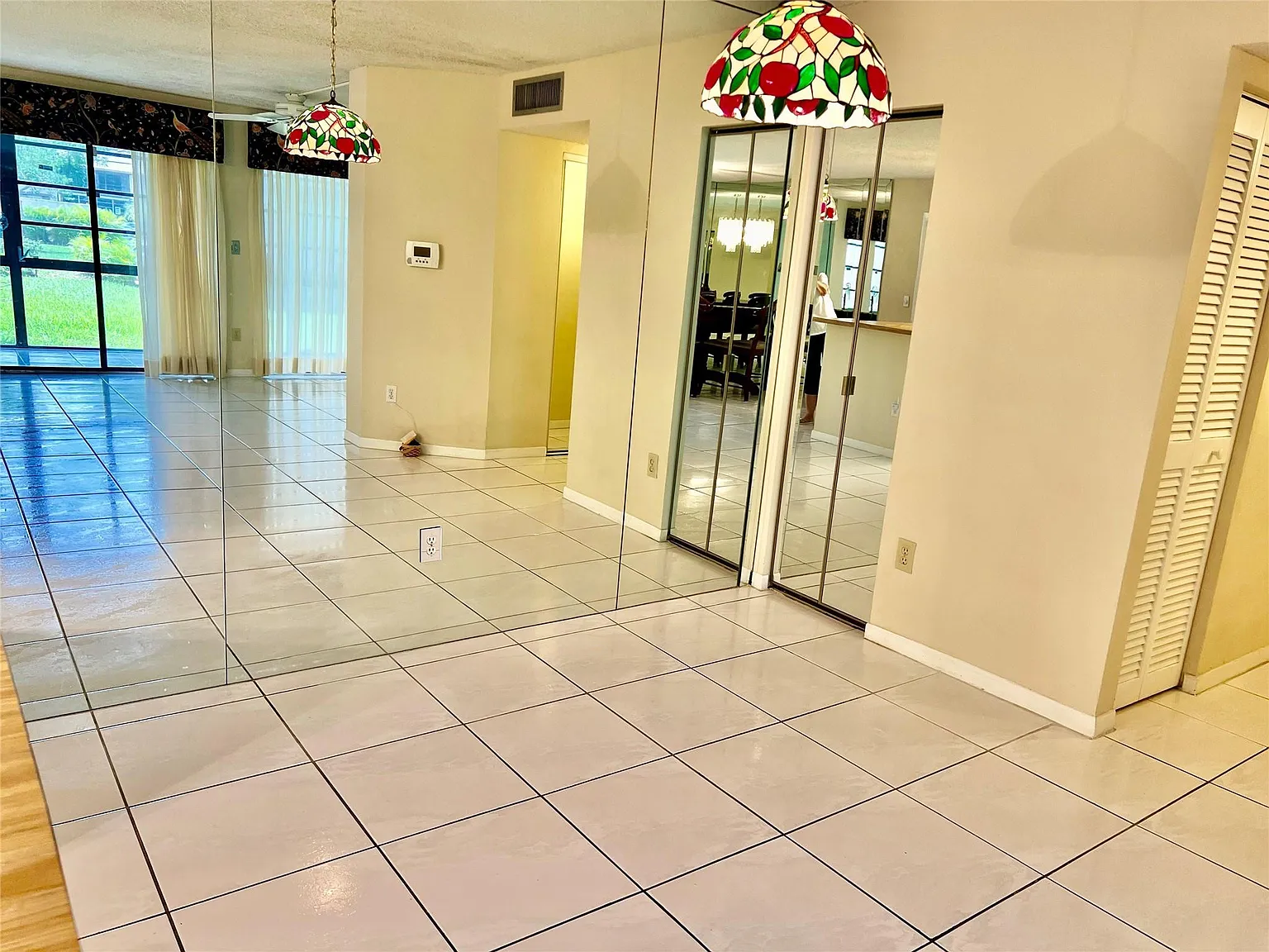 2 bed, 2.0 bath, 1163 sqft, $1,950 — Photo 4
