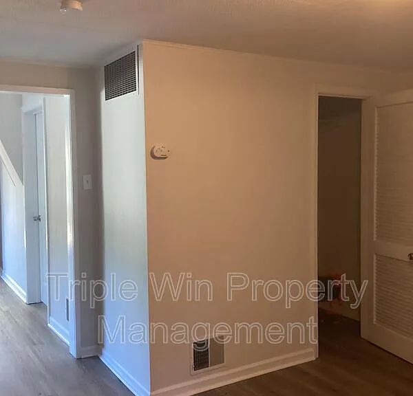 535 S Adams St — Photo 15